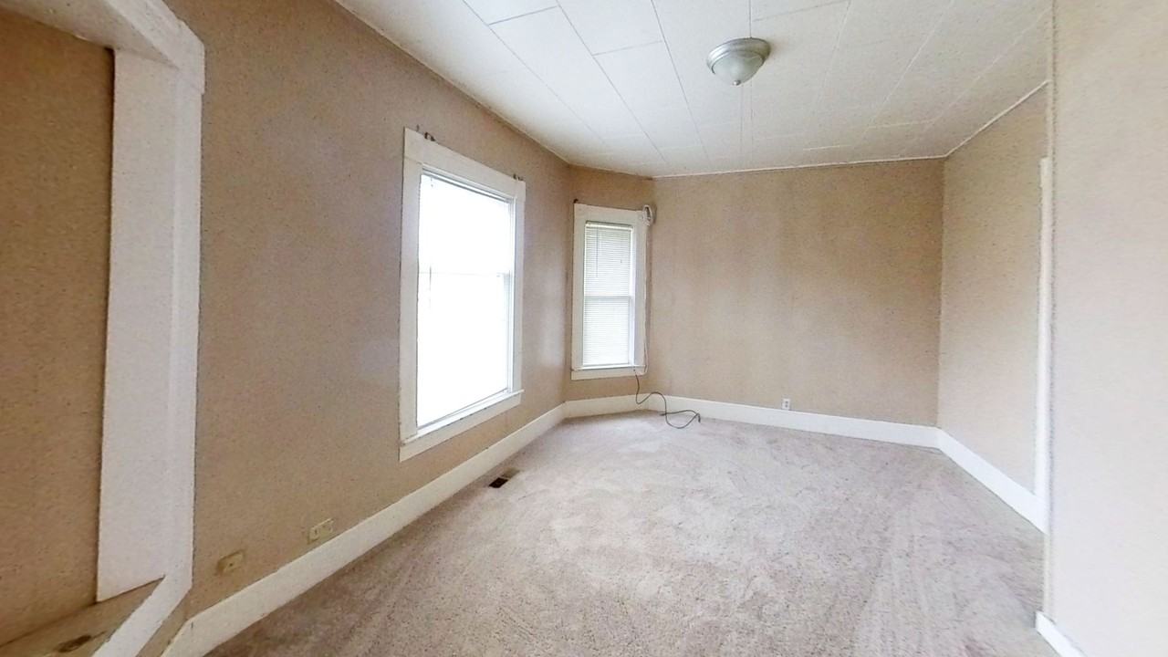 412 Lakeway Dr - Photo 4 of 15