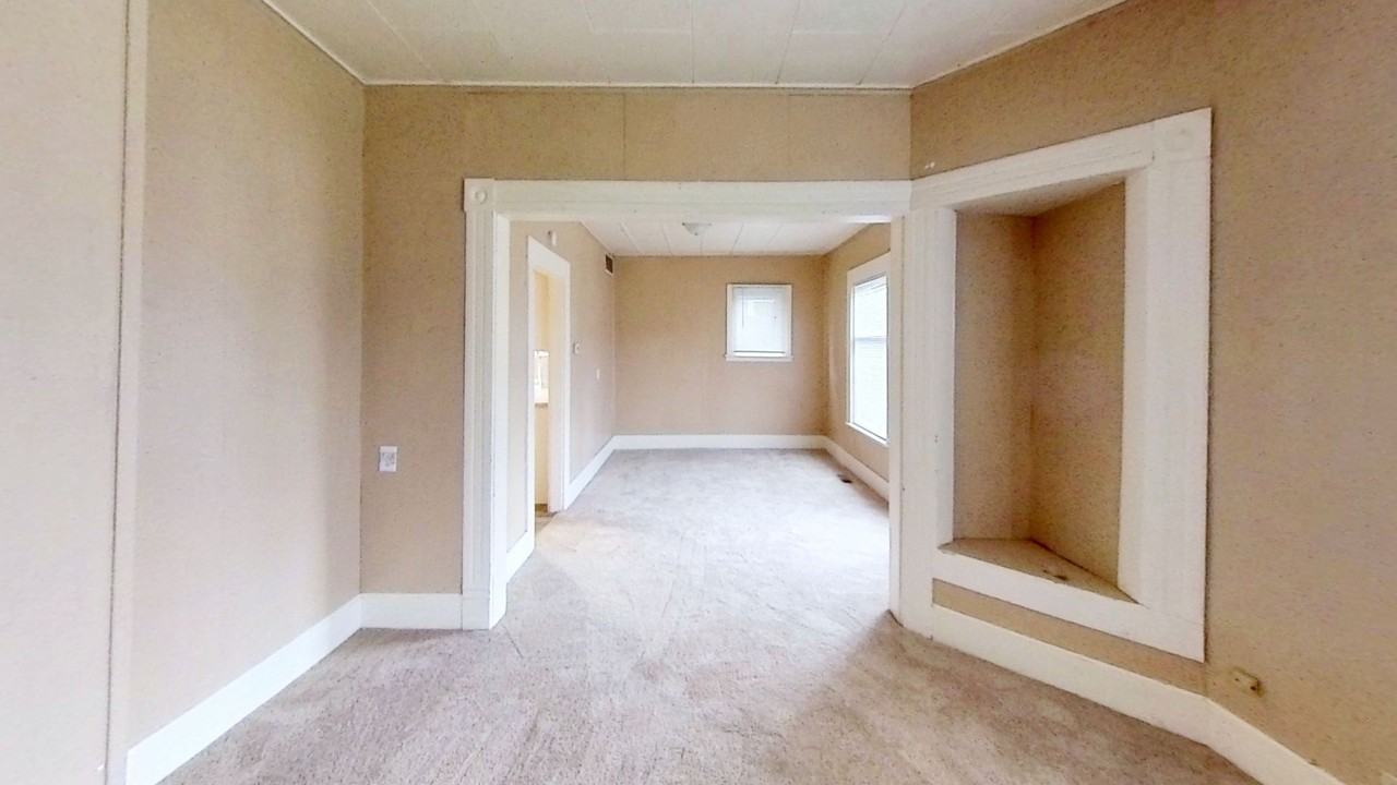 412 Lakeway Dr - Photo 5 of 15