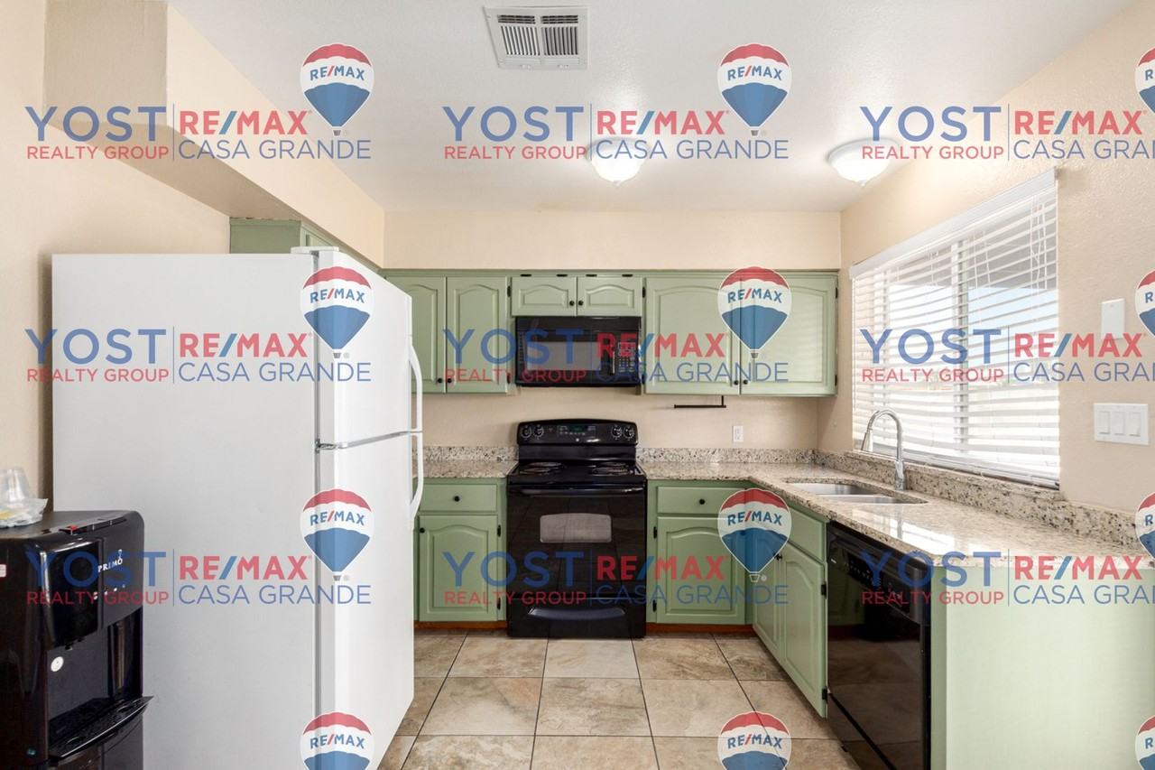 519 E Irene St - Photo 3 of 11