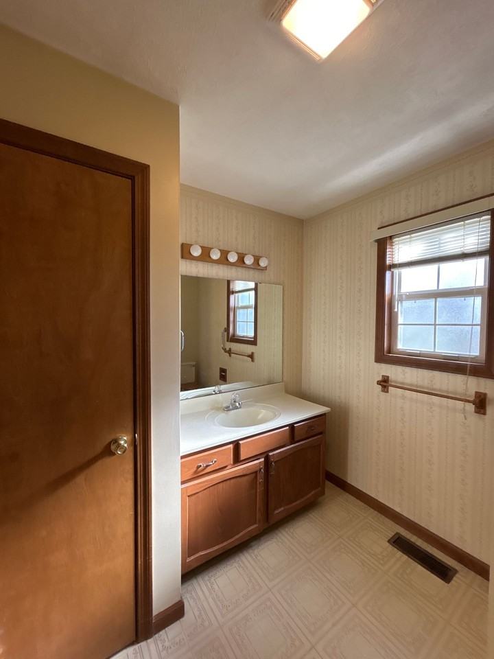 1301/1303 E Congress St - Photo 2 of 24