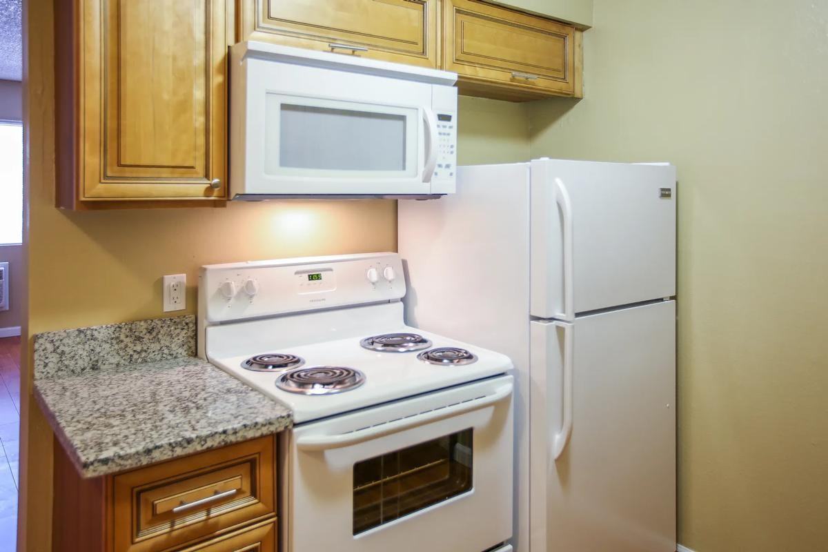 3230 Imperial Way - Photo 4 of 50