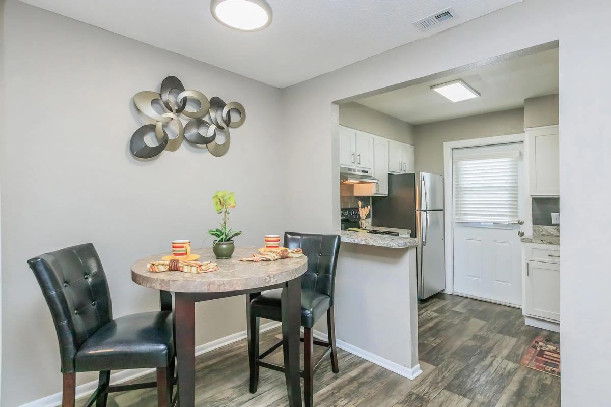 15215 Livingston Ave - Photo 3 of 21