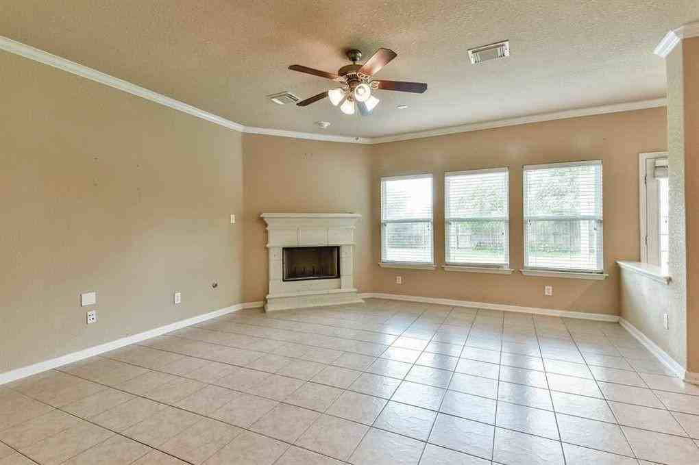 4402 Greenwood Trace Lane - Photo 2 of 15