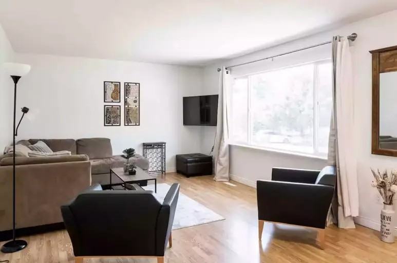 855 Saskatoon Rd - Photo 2 of 13