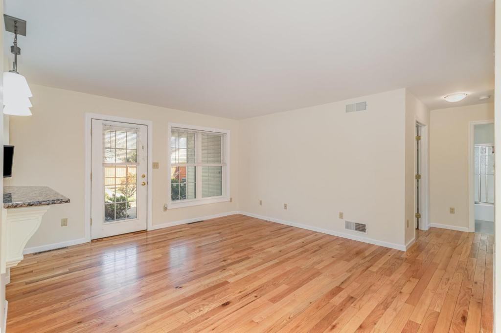117 E Factory St - Photo 5 of 20