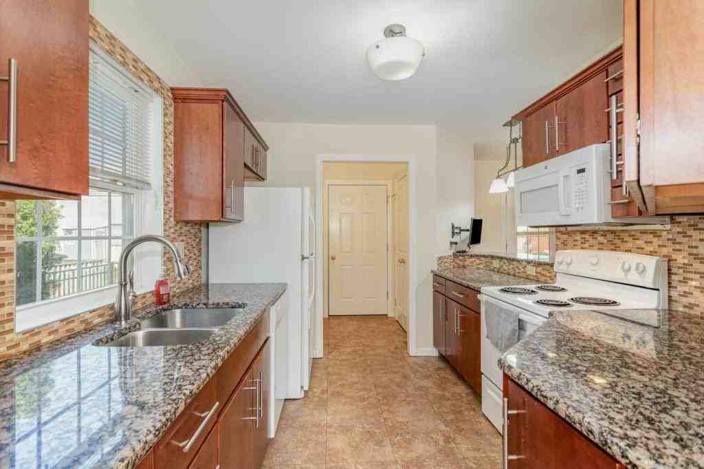 117 E Factory St - Photo 7 of 20
