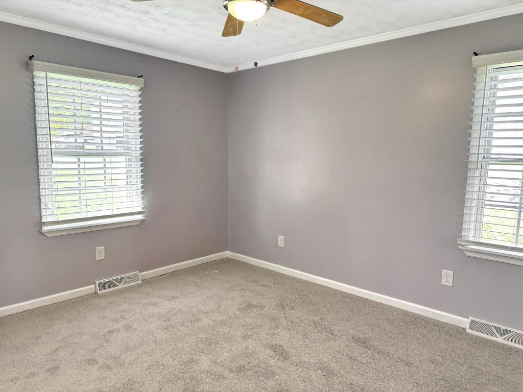 709 Veterans Dr - Photo 7 of 16