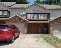featured image of 826 W Peachtree Dr #1