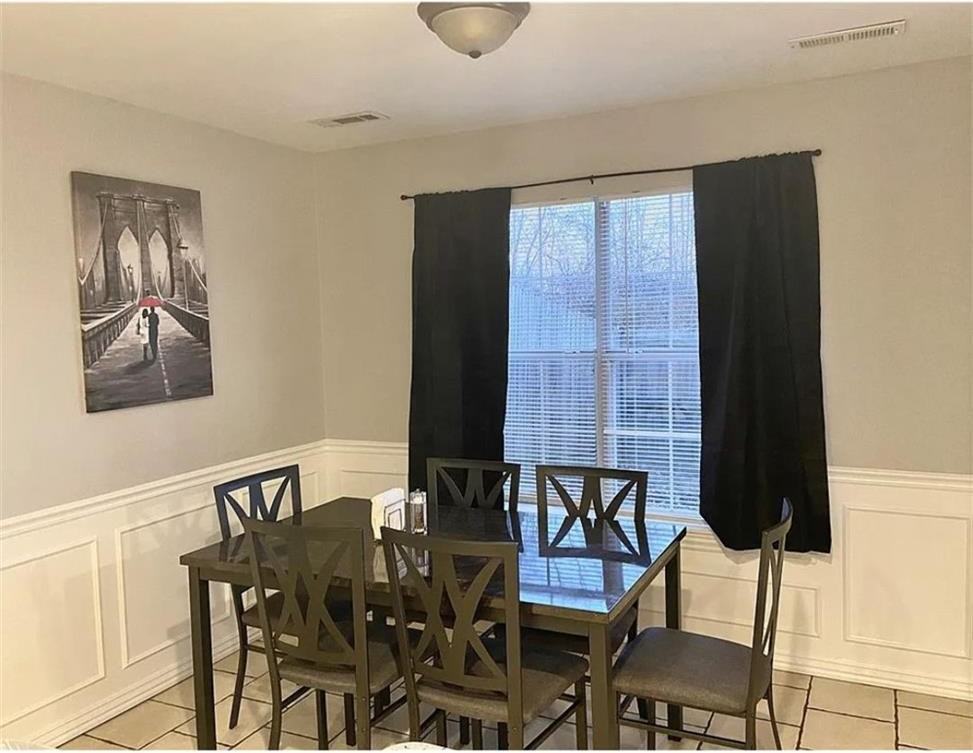 826 W Peachtree Dr #1 - Photo 3 of 14