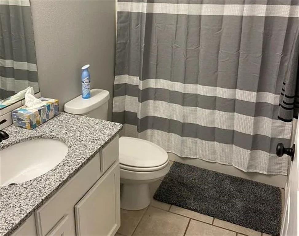 826 W Peachtree Dr #1 - Photo 4 of 14