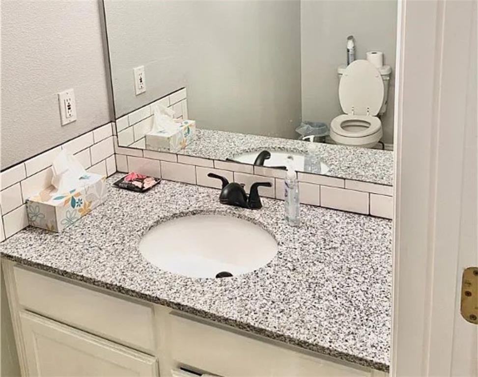 826 W Peachtree Dr #1 - Photo 3 of 14