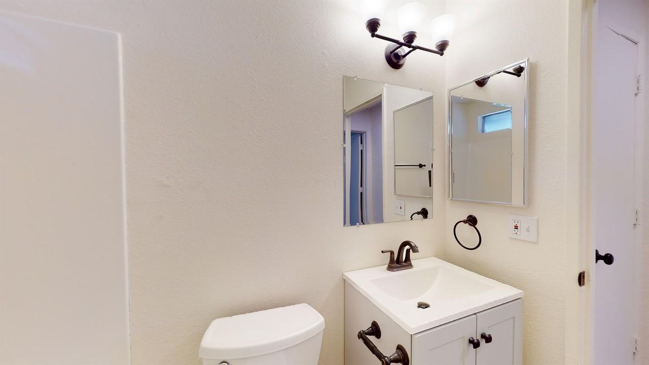 1824 Parallel St - Photo 2 of 12