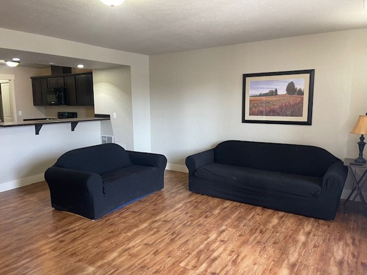 6 Bedroom Townhome - Photo 3 of 50