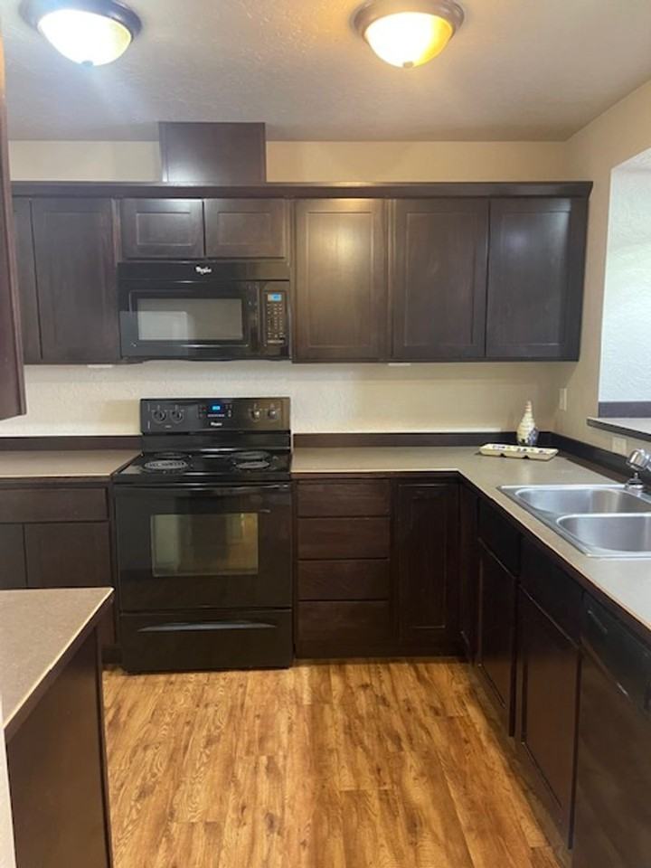 6 Bedroom Townhome - Photo 5 of 50