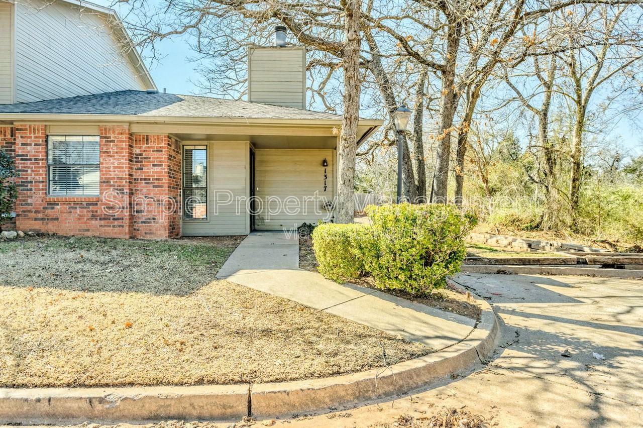1317 Greenfern Ln - Photo 3 of 23