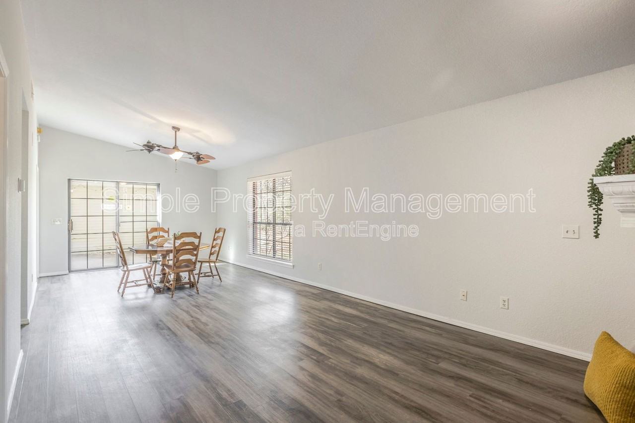 1317 Greenfern Ln - Photo 5 of 23