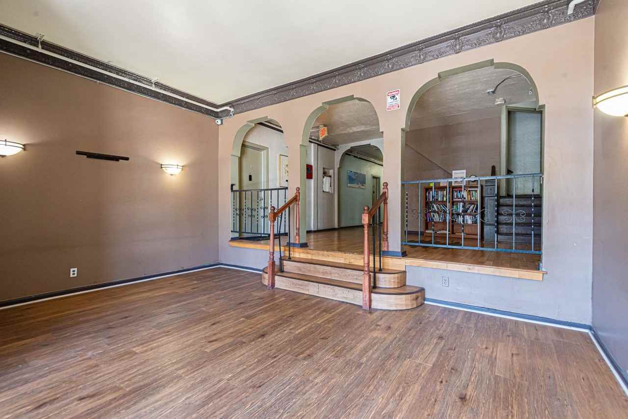 1059 S. Manhattan Pl - Photo 4 of 6