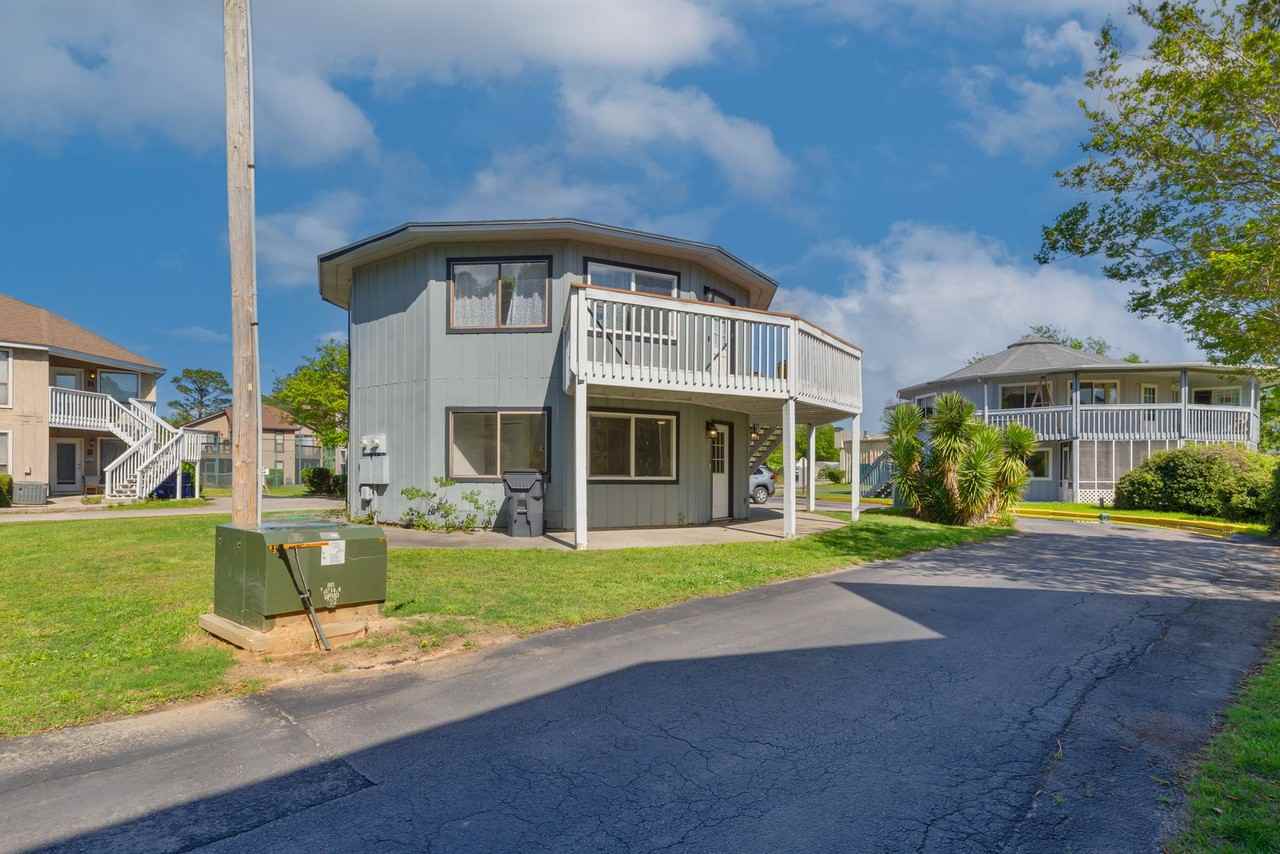 502 Tree Top Ln - Photo 2 of 20