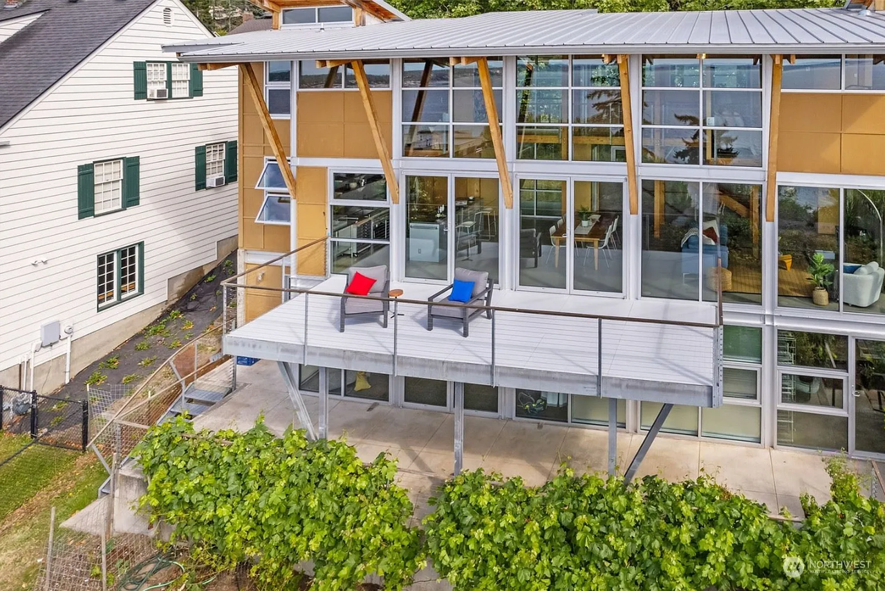 222 S Forest St - Photo 3 of 35