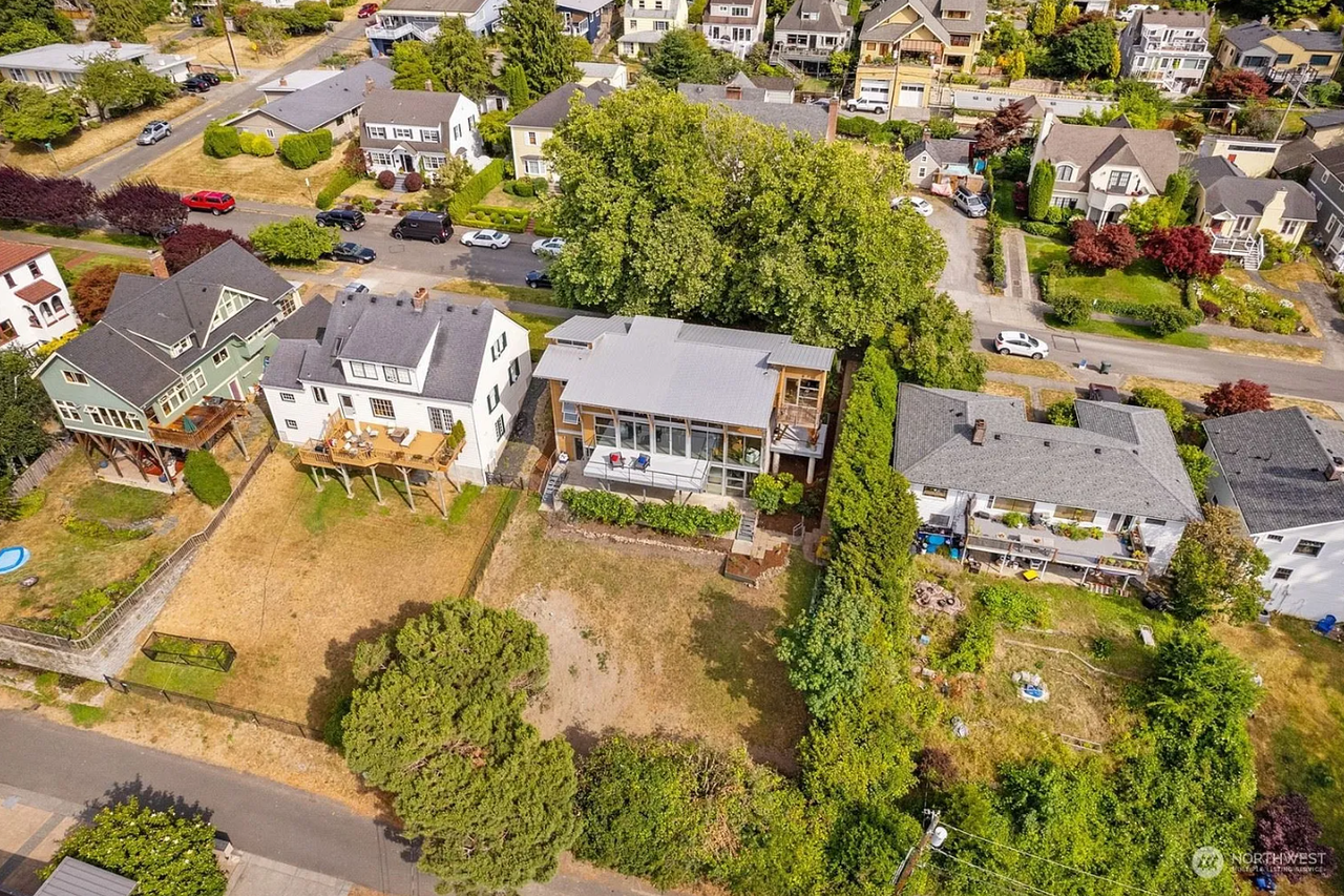 222 S Forest St - Photo 5 of 35