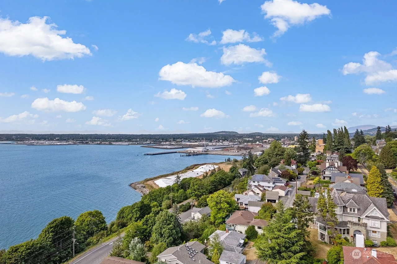 222 S Forest St - Photo 7 of 35