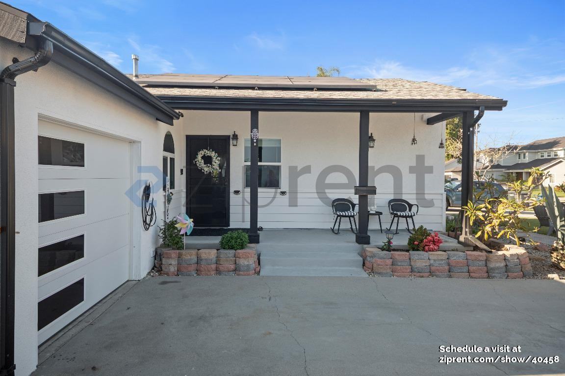 5843 Dagwood Ave - Photo 3 of 23