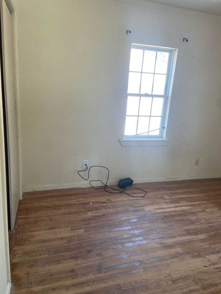 831 Poplar Ave - Photo 3 of 7