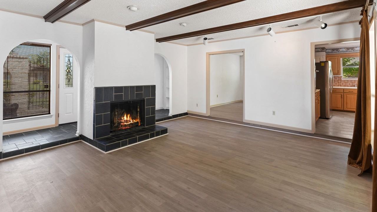 15944 Shenandoah Ave - Photo 3 of 15