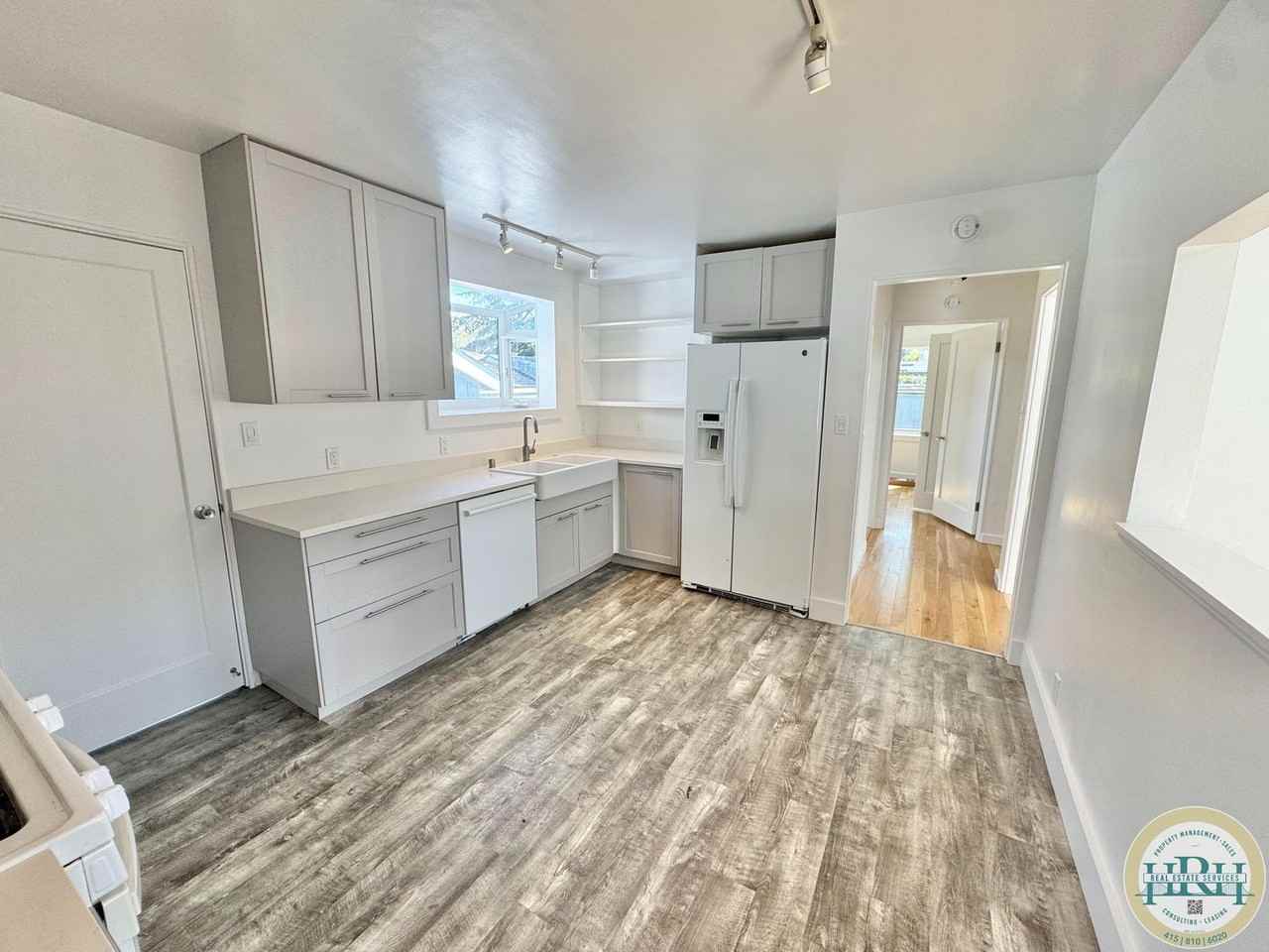 326 Sycamore Ave - Photo 3 of 25