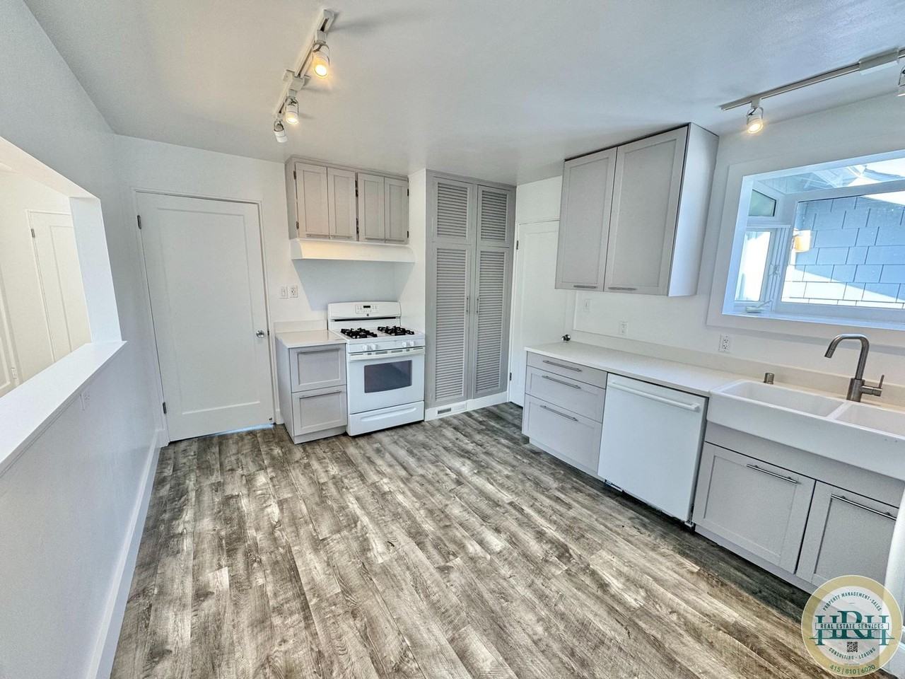 326 Sycamore Ave - Photo 4 of 25