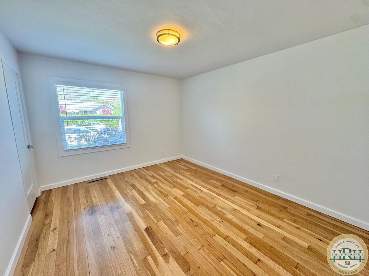 326 Sycamore Ave - Photo 7 of 25