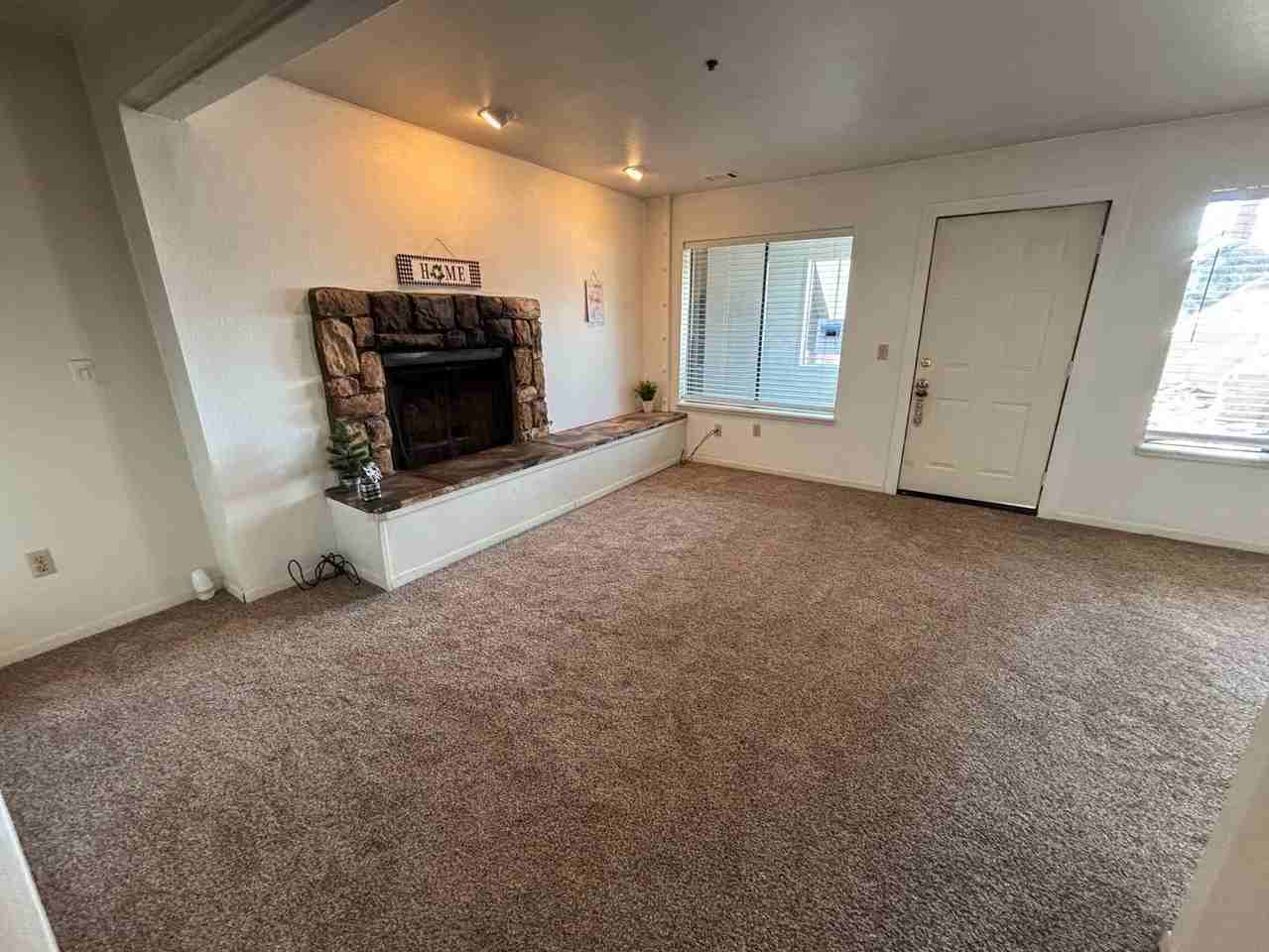 759G Boulder Ct - Photo 2 of 9