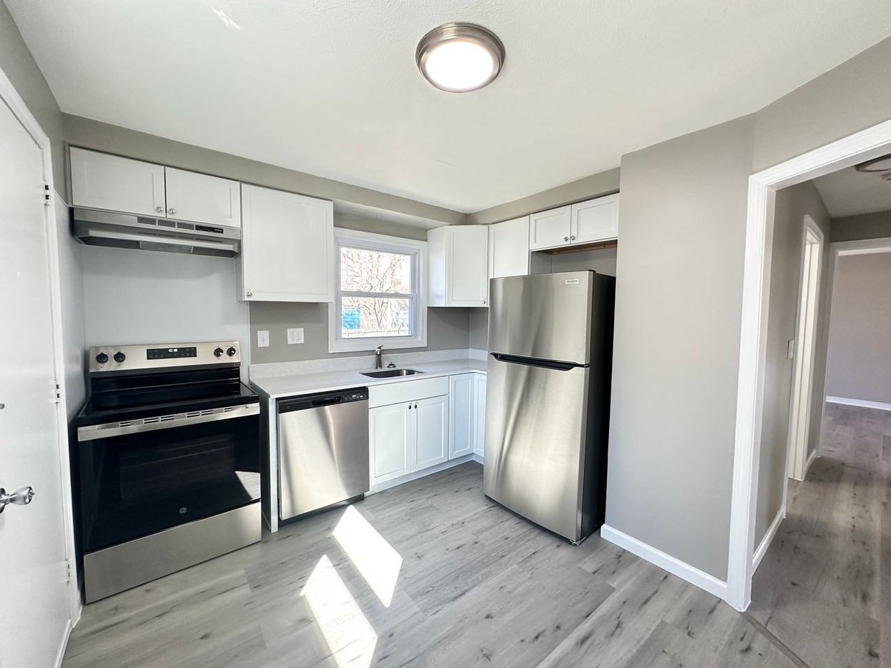 248 Pheland St - Photo 3 of 20
