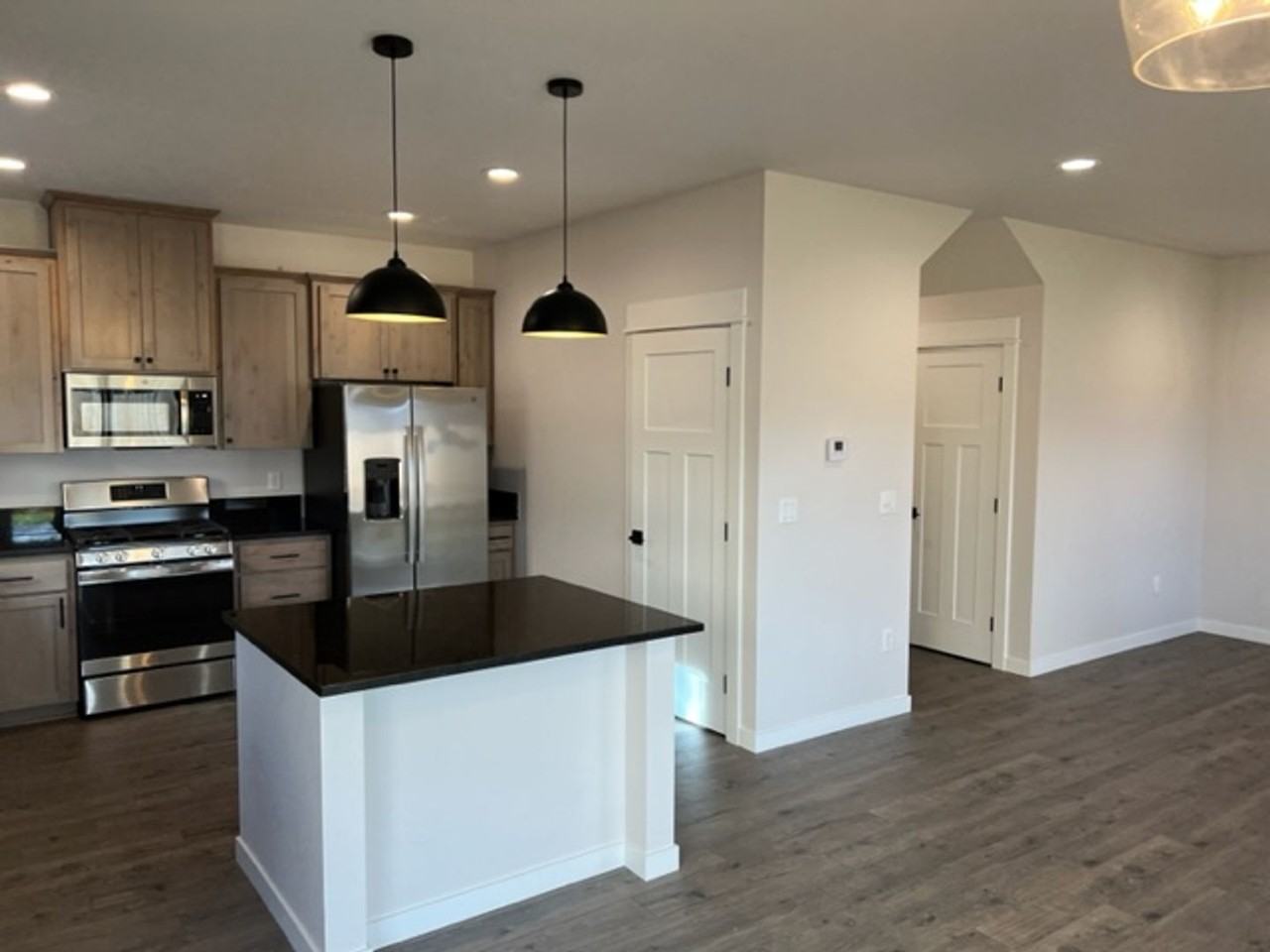 551 Nicholas Lee Dr - Photo 2 of 27