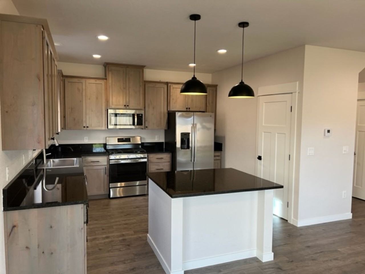 551 Nicholas Lee Dr - Photo 3 of 27