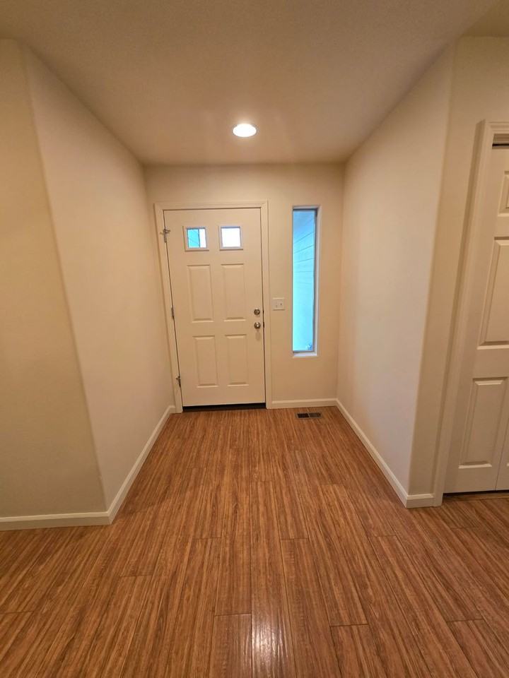 6218 Elena St Ne - Photo 2 of 32
