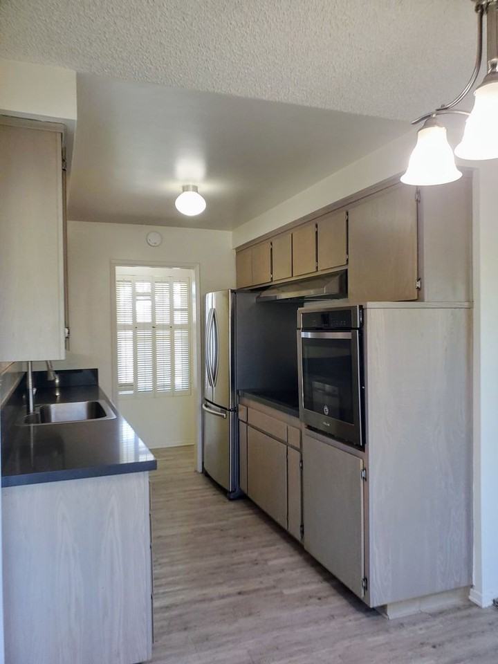 2943 Lexington Dr - Photo 3 of 16