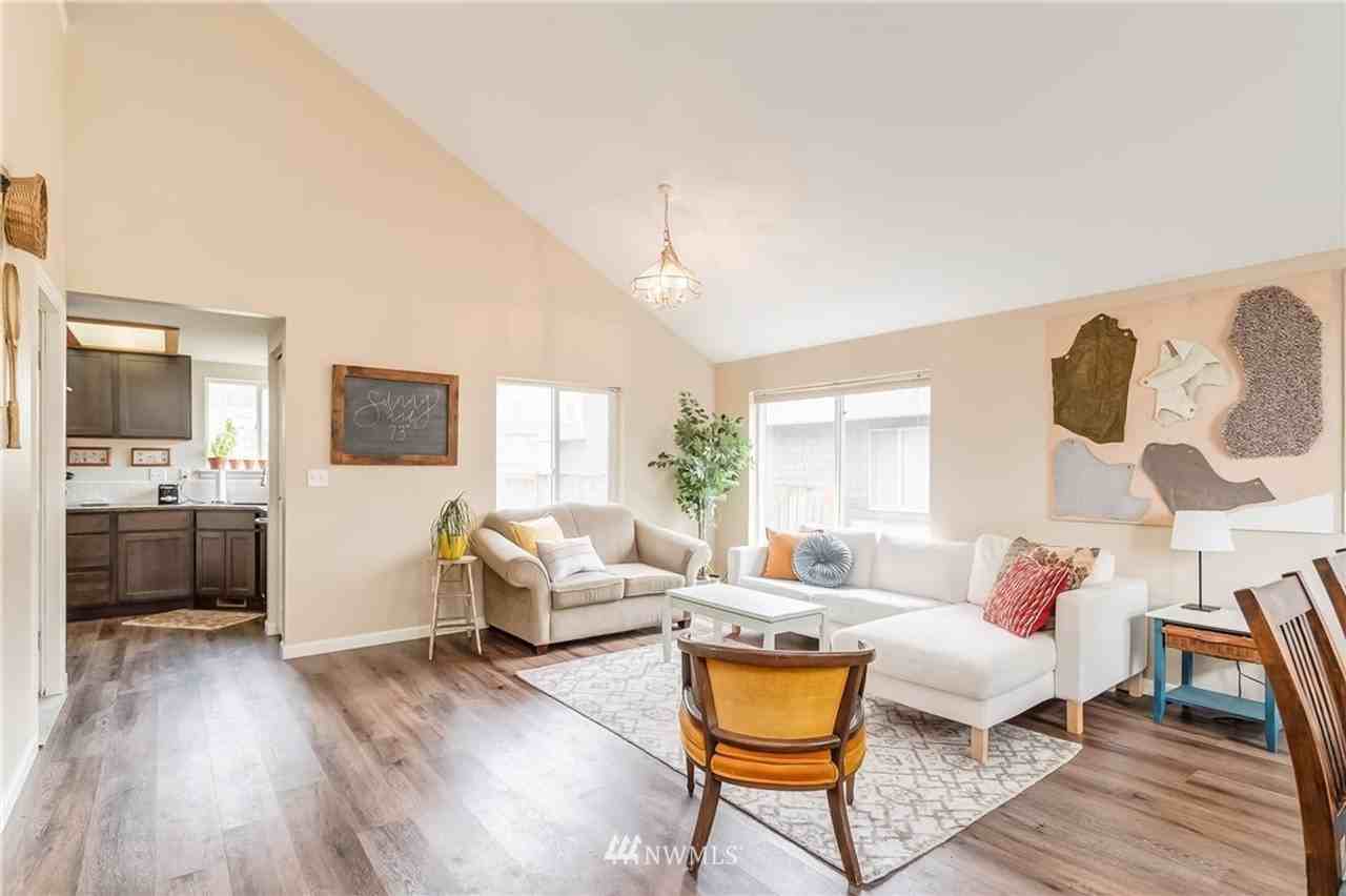 824 Blueberry Ln - Photo 5 of 27