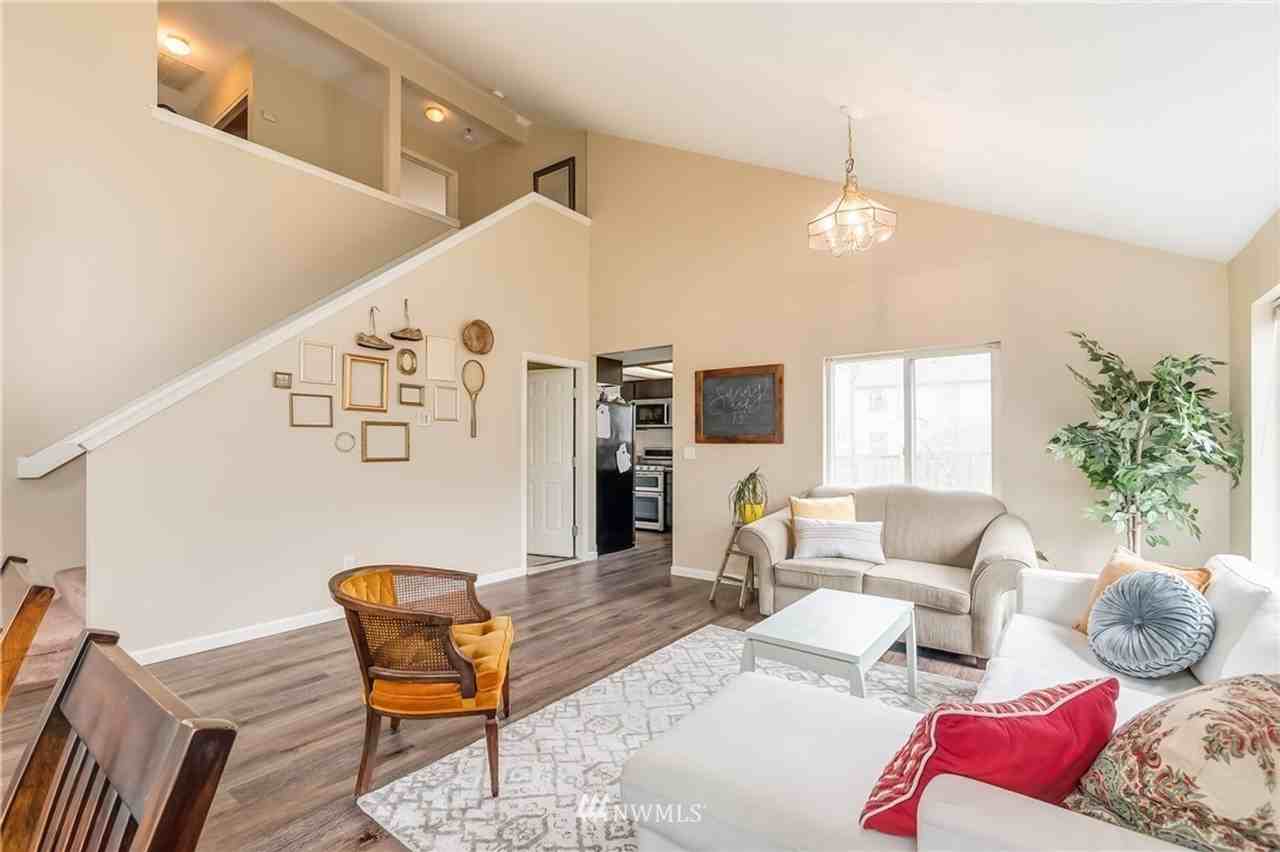 824 Blueberry Ln - Photo 6 of 27