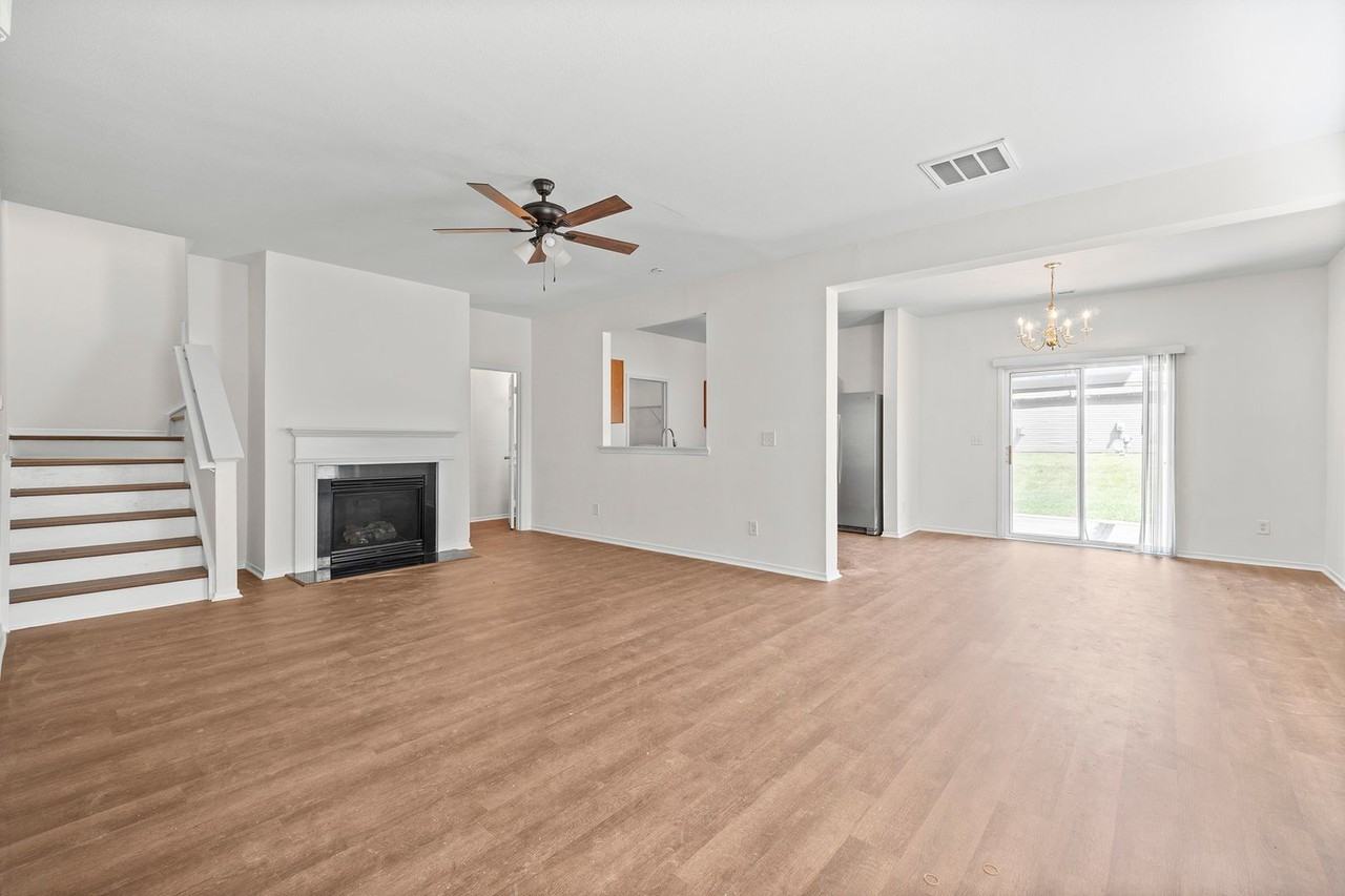 7408 Loyalist St - Photo 2 of 28