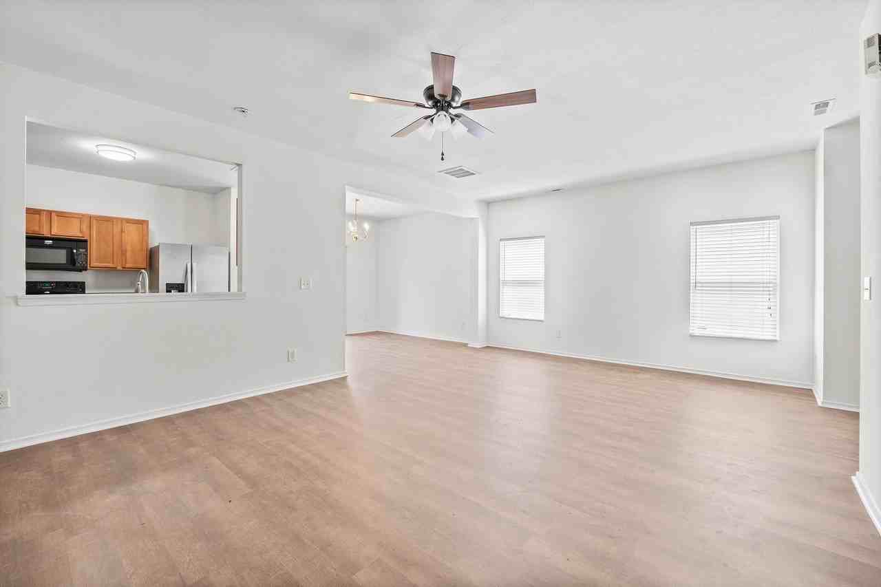 7408 Loyalist St - Photo 5 of 28