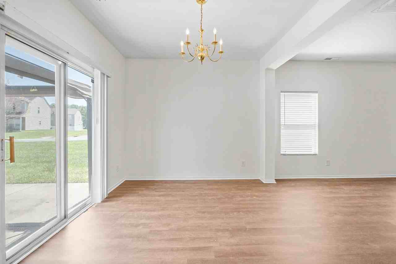 7408 Loyalist St - Photo 6 of 28