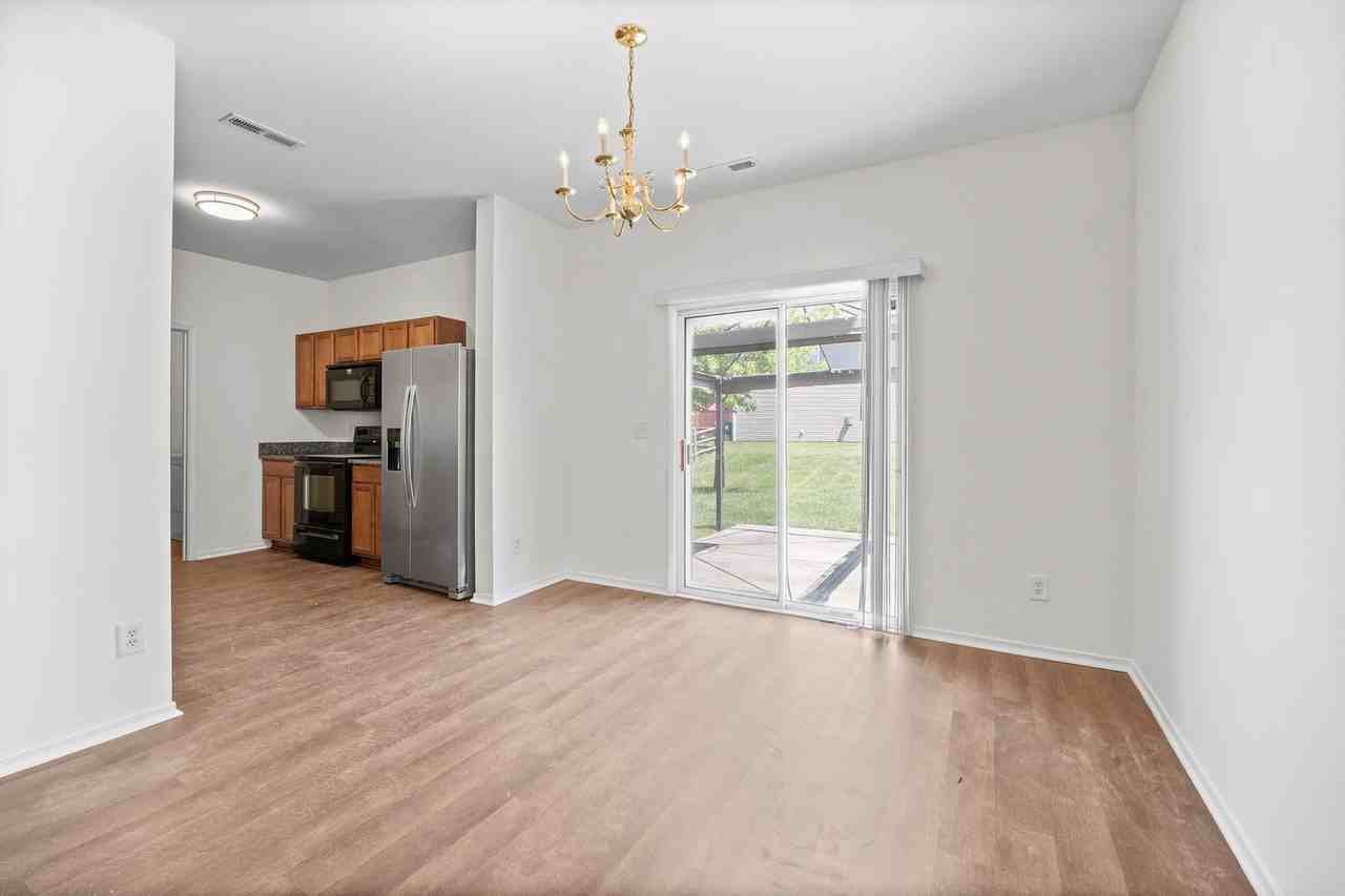 7408 Loyalist St - Photo 7 of 28