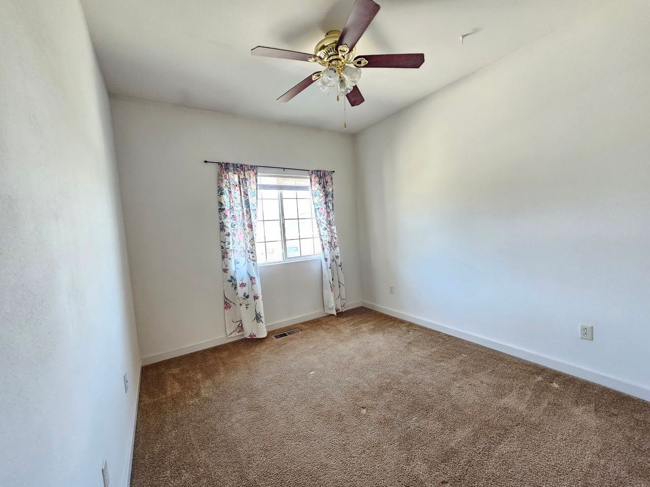 7690 Diamond Vista Ct - Photo 7 of 31