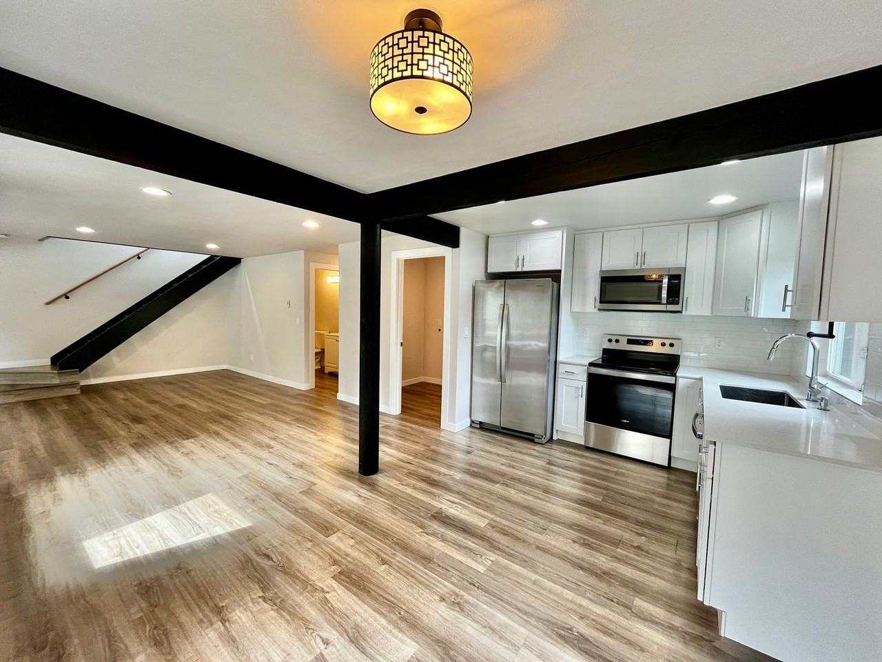 1911 Ne Sylvan Way - Photo 2 of 17