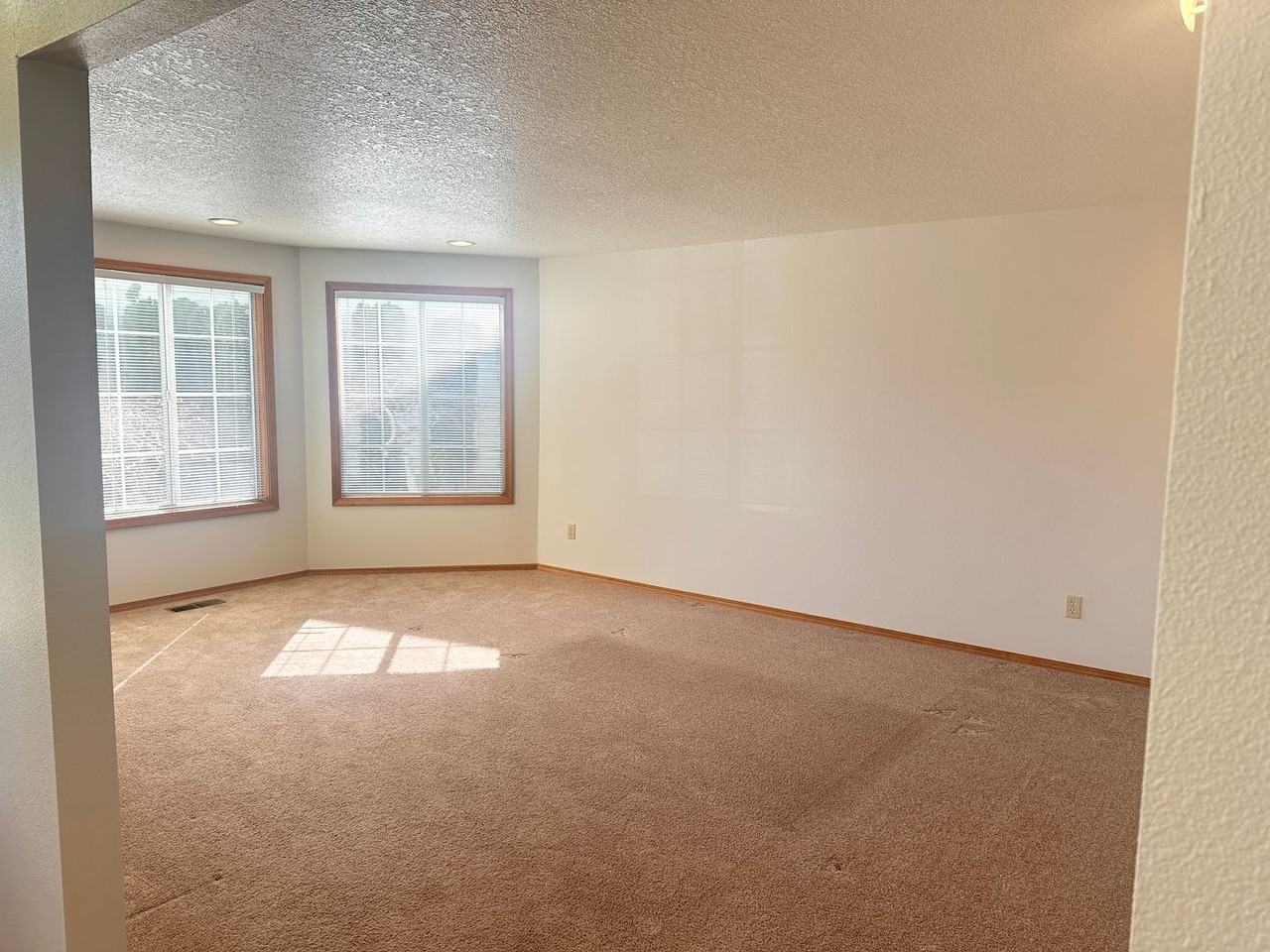 12587 Sw Bridgeview Ct - Photo 3 of 45