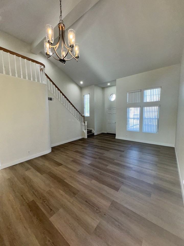 26472 Mikanos Dr - Photo 3 of 15