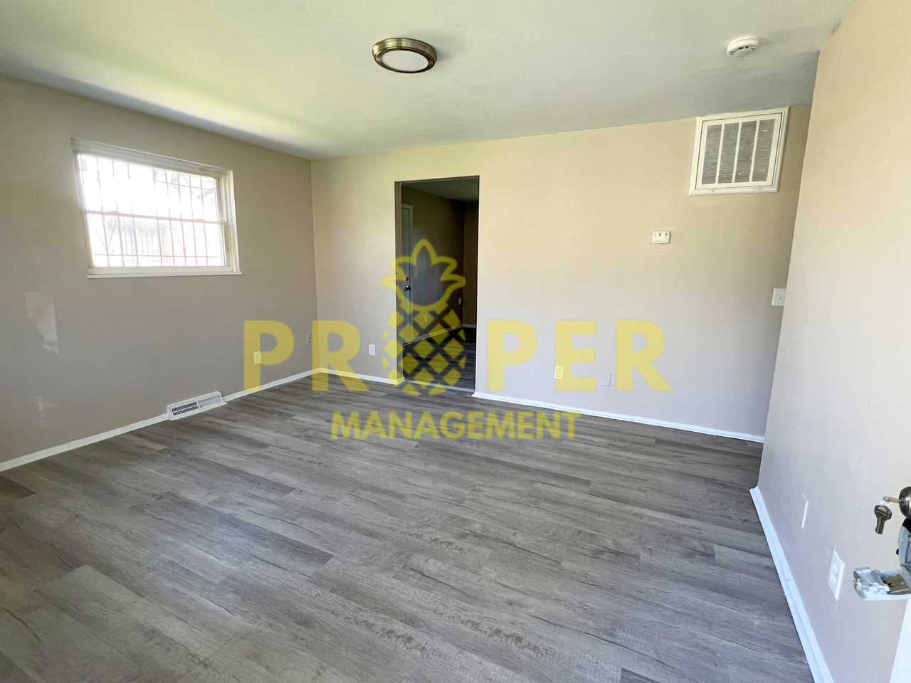 1638 Linnbrook Dr - Photo 3 of 9