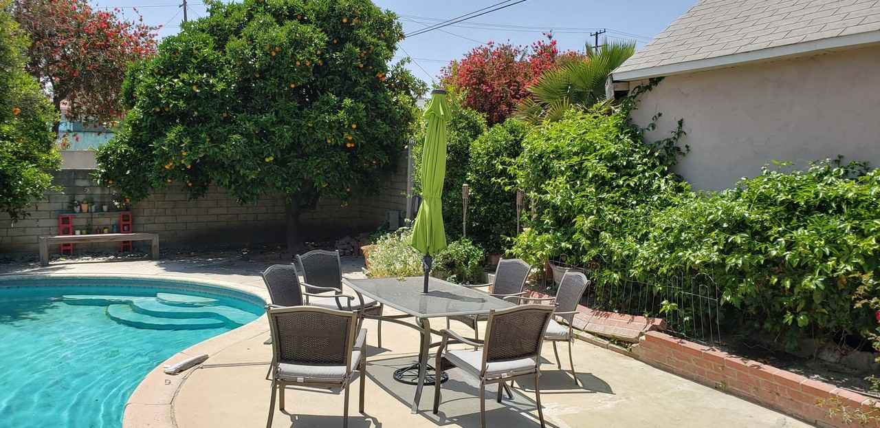 5023 Chesley Ave - Photo 3 of 32