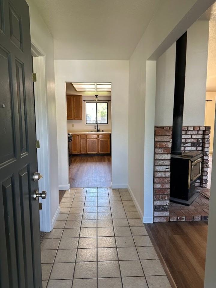 1911 Breckenwood Dr - Photo 3 of 33